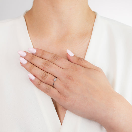 V Solitaire Ring in 10K White Gold (0.08 ct tw)