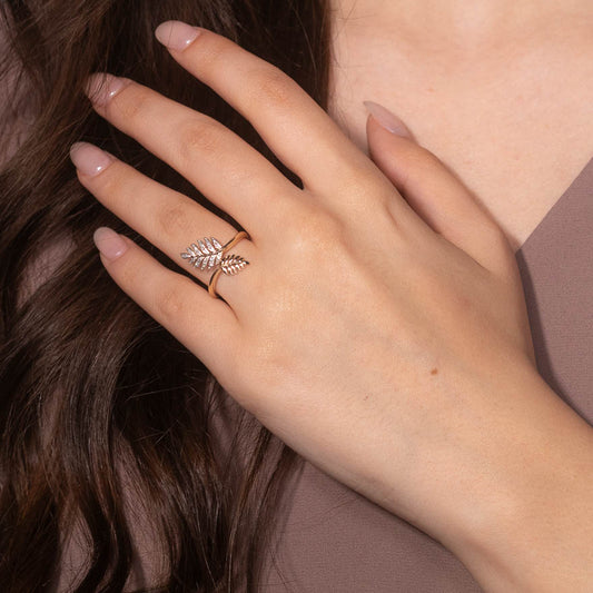 Diamond Cluster Leaf Ring in 10K Yellow Gold (0.07 ct tw)