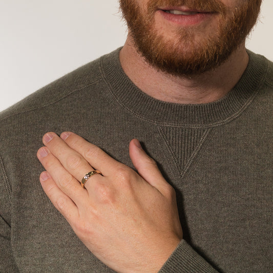 Gents Diamond Wedding Band in 10K Yellow Gold (0.04 ct tw)