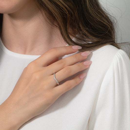 V Shape Diamond Anniversary Band in 14K White Gold (0.25 ct tw)