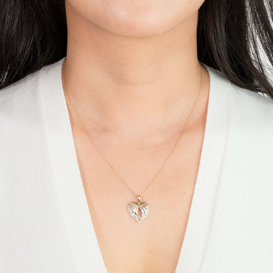 Diamond Angel Wing Necklace in 10K Yellow Gold (0.13 ct tw)