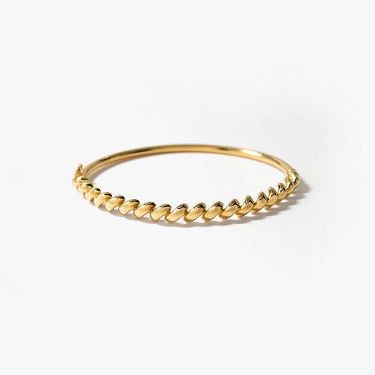 Wavy Oval Bangle in 10K Yellow Gold