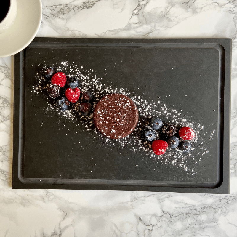 pro planche classic mit Schokokuchen und Beeren