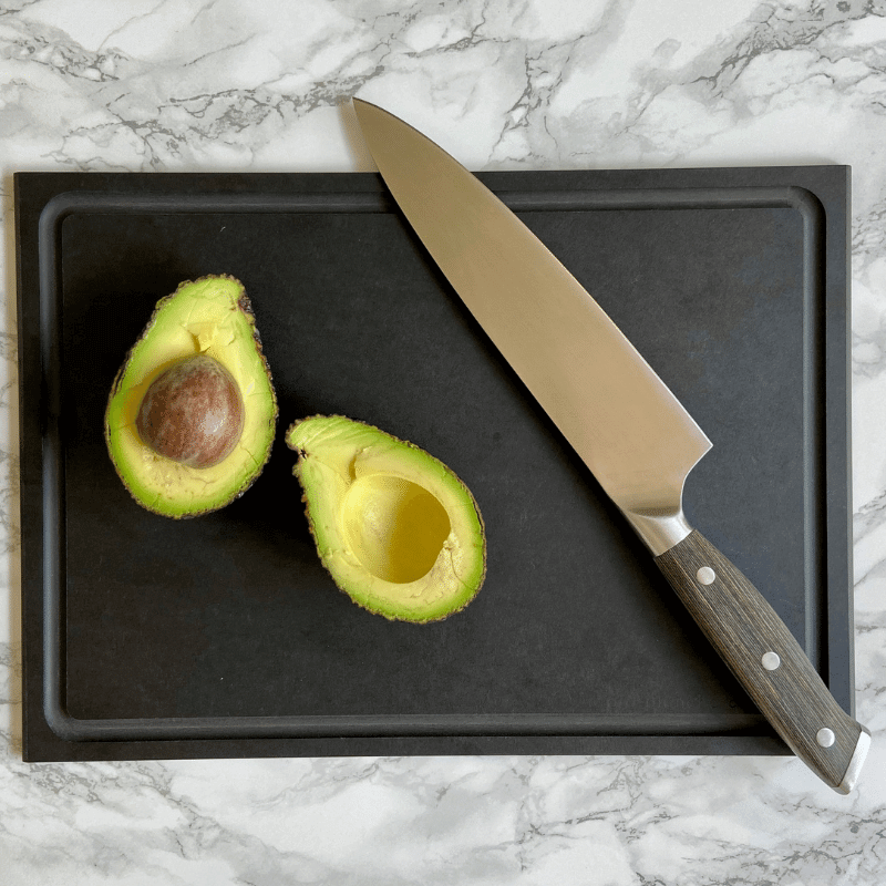 pro planche classic mit Messer und Avocado